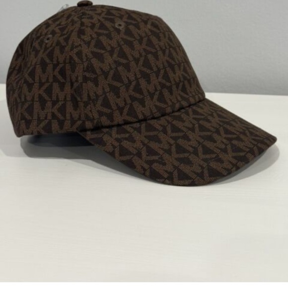 MICHAEL KORS SIGNATURE LOGO BASEBALL CAP New - Picture 1 of 6